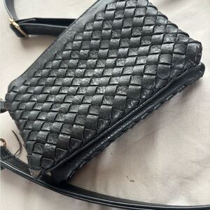 Woven faux Leather Crossbody Bag - Black
